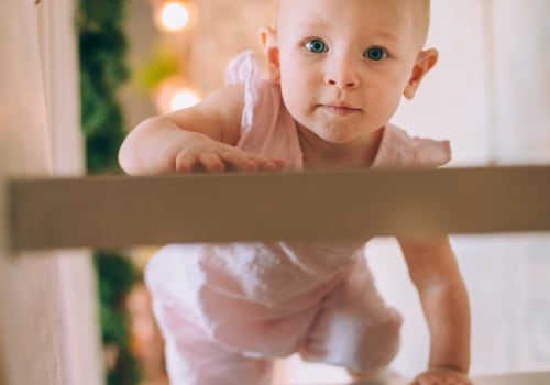 Posturas de bebé gateando: una mirada completa
