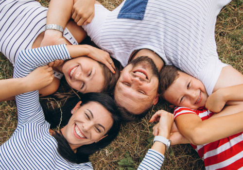 Capturar recuerdos familiares: poses familiares al aire libre